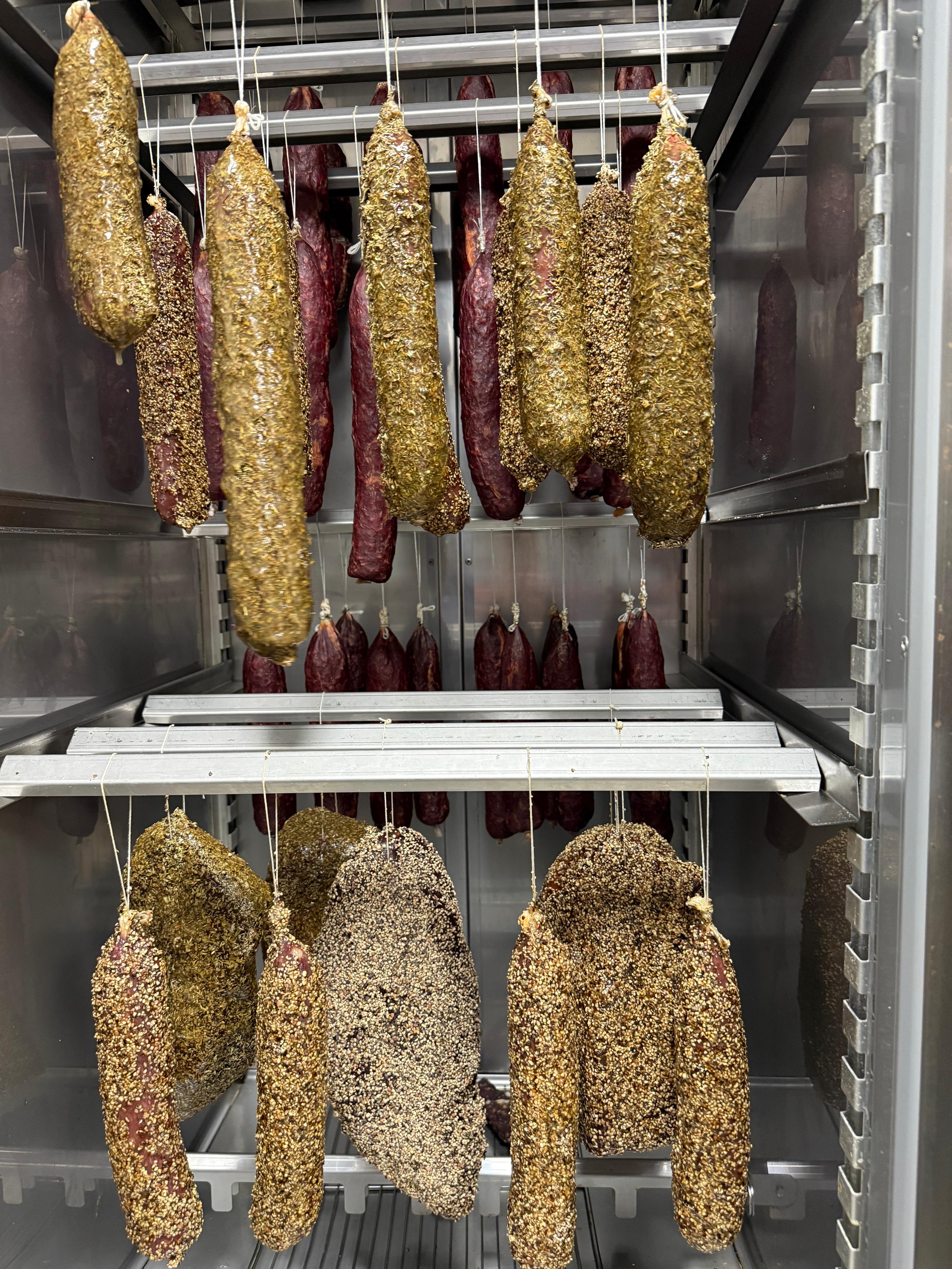 Saucisson Sec et Pastrami aux Poires et Herbes aromatiques